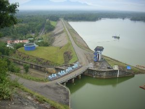 https://upload.wikimedia.org/wikipedia/commons/5/59/Gajah_Mungkur_dam.jpg