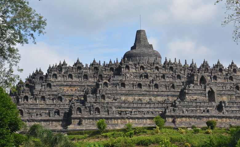 8 Tempat Wisata di Indonesia yang Terkenal dan Mendunia