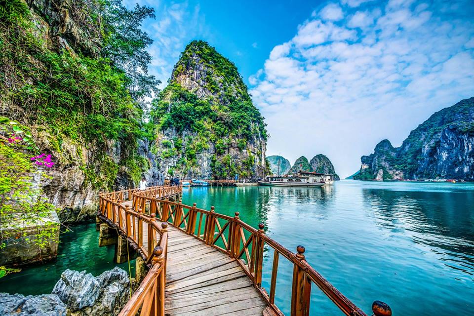 Wisata ke Gugusan Pulau Halong Bay di Vietnam