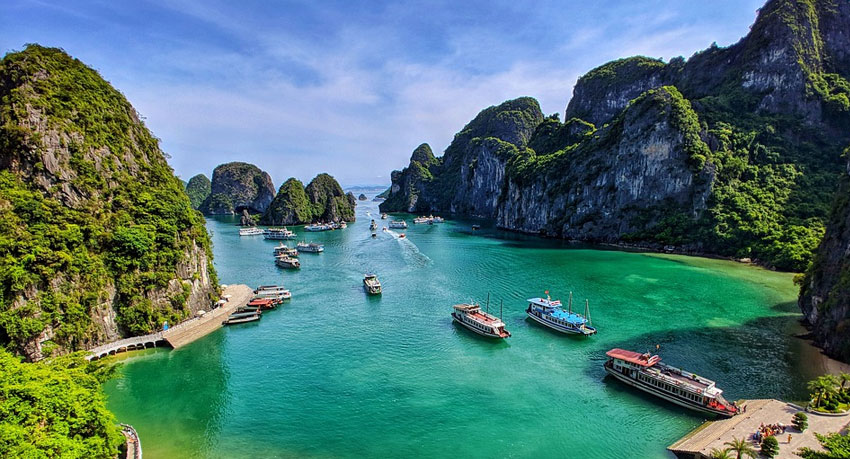 Wisata ke Gugusan Pulau Halong Bay di Vietnam